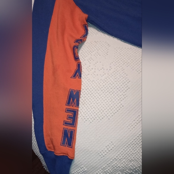 New York Knicks Hands High Hoodie. S Unisex - Picture 5 of 8